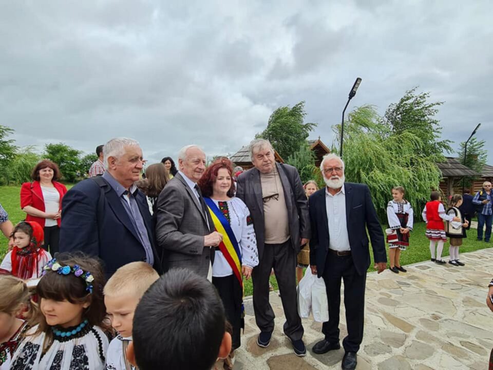 La Berchișești a avut loc reuniunea Cenaclului Transfrontalier „Mașina cu poeți”