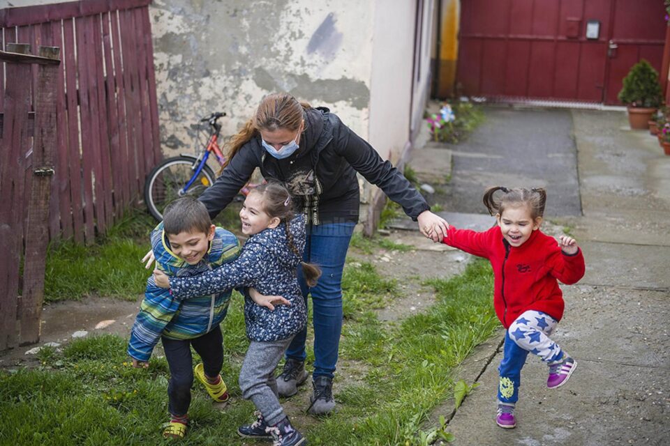470.000 de euro investiți de „Hope and Homes for Children” în reforma sistemului de protecție a copilului din județul Suceava 470.000 de euro investiți de „Hope and Homes for Children” în reforma sistemului de protecție a copilului din județul Suceava