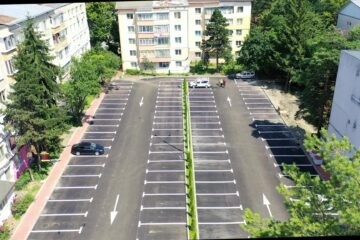 Parcare cu 100 de locuri iluminată cu led și spațiu verde pe mijloc, amenajată în zona “La Bazin” din Areni