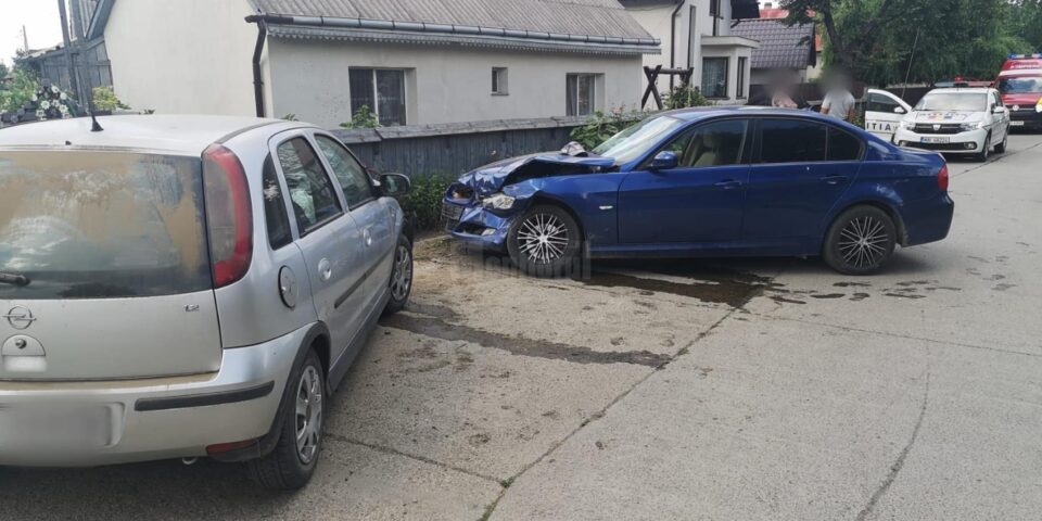 Accident la Dornești între un BMW și un Opel