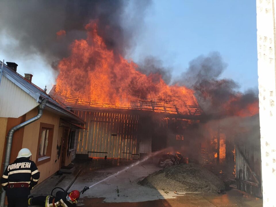 Trei femei, cu atac de panică după un incendiu violent