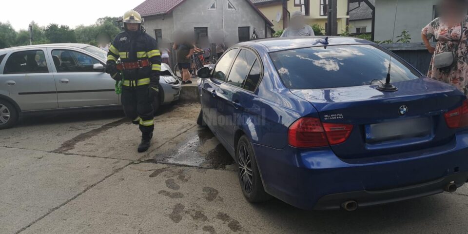Accident la Dornești între un BMW și un Opel