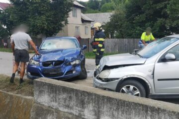 Accident la Dornești între un BMW și un Opel