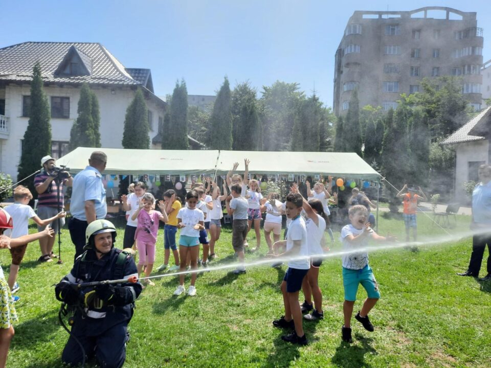 60 de copii de la Școala „Ion Creangă” și Centrul Social de Zi „Sf. Vineri” Suceava participă în aceste zile la „Școala de vară”