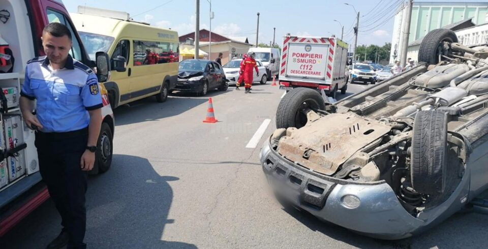 Mașina condusă de Oniu a intrat în două mașini care staționau și apoi s-a răsturnat