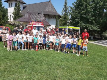 60 de copii de la Școala „Ion Creangă” și Centrul Social de Zi „Sf. Vineri” Suceava participă în aceste zile la „Școala de vară”