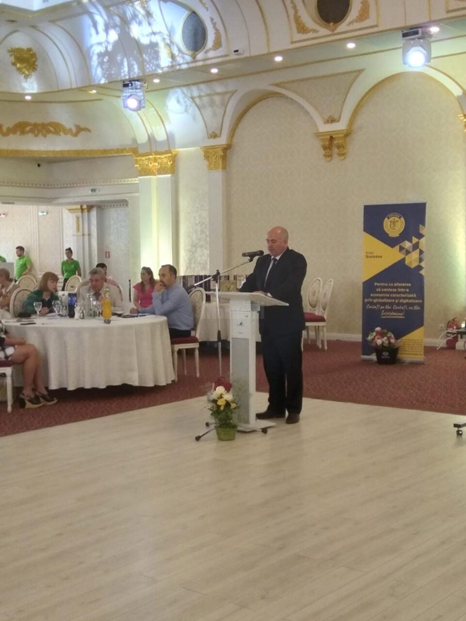Prefectul de Suceava, Iulian Cimpoeșu, a fost prezent la serbătoarea profesioniștilor contabili suceveni Prefectul de Suceava, Iulian Cimpoeșu, a fost prezent la serbătoarea profesioniștilor contabili suceveni
