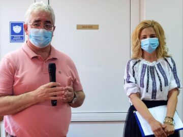 Primarul Sucevei, Ion Lungu și directoarea Grădiniței din Obcini, Maria Todereanu, la Școala de vară “Vrei să înveți lucruri noi” 2