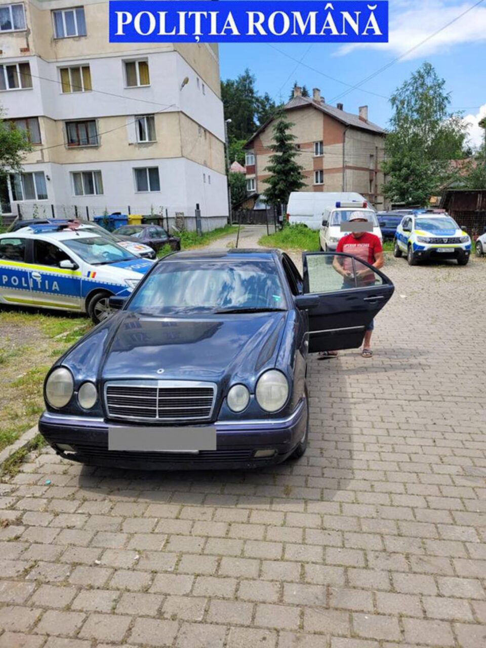 Din șlapi la volanul unui Mercedes, în arest pentru contrabandă
