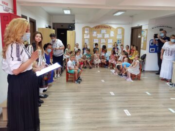 Directoarea Grădiniței din Obcini, Maria Todereanu, la Școala de vară “Vrei să înveți lucruri noi”
