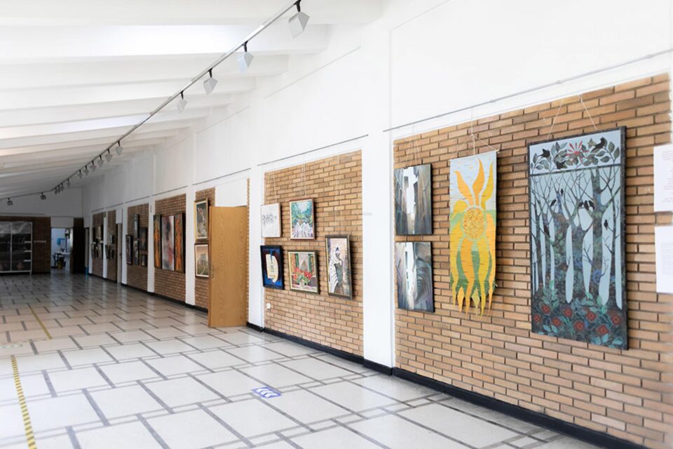 Expoziție de pictură, la Simpozionul Național al Bibliotecii USV Foto Emma Motrescu