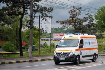 Femeia a fost preluată de o ambulanță și transportată la Spitalul Județean Suceava