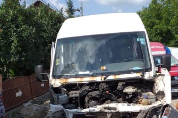 Autoutilitara acroșată