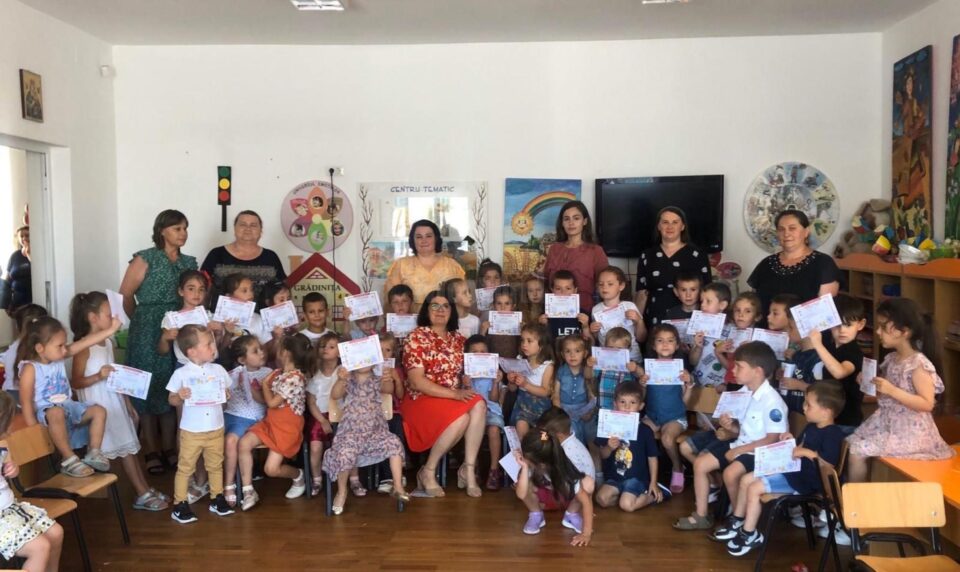 60 de preșcolari care în pandemie nu au avut acces la educație au participat la „Grădinița de vară”, organizată la Cajvana
