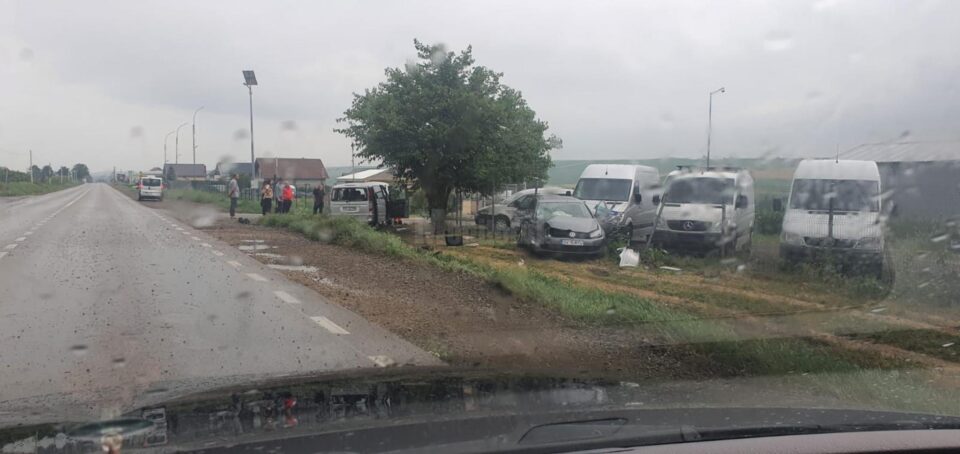 Accident între un autoturism și o autoutilitară