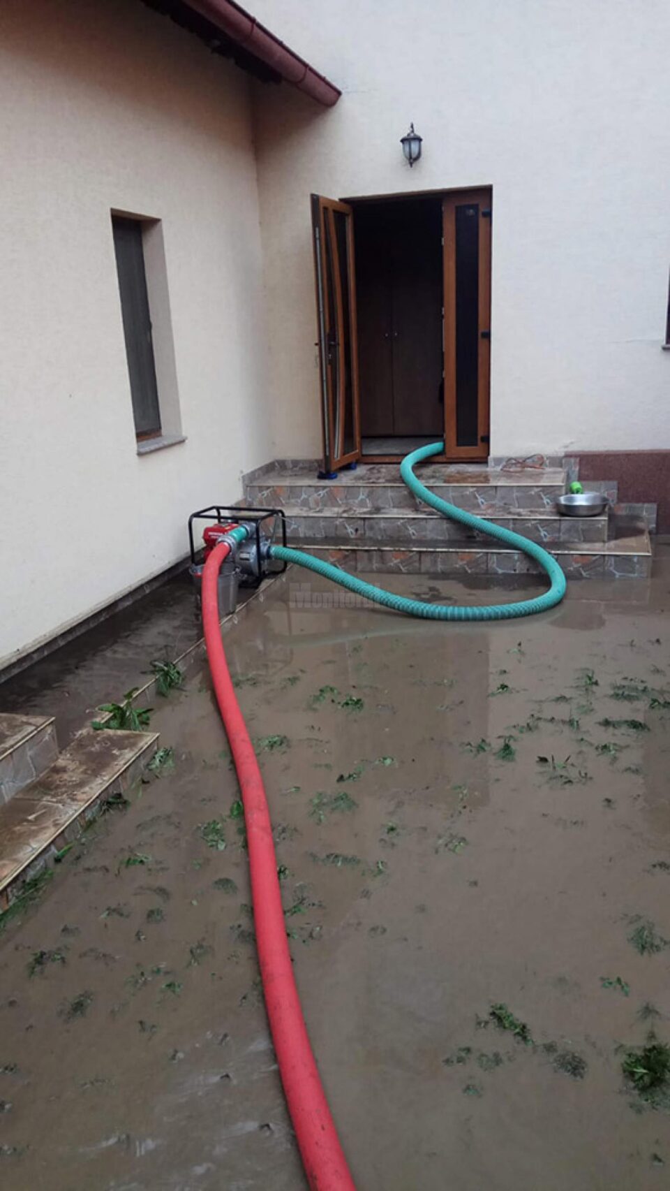 Gospodării inundate, drumuri blocate, poduri și podețe distruse, în zona Ocolului Silvic Breaza