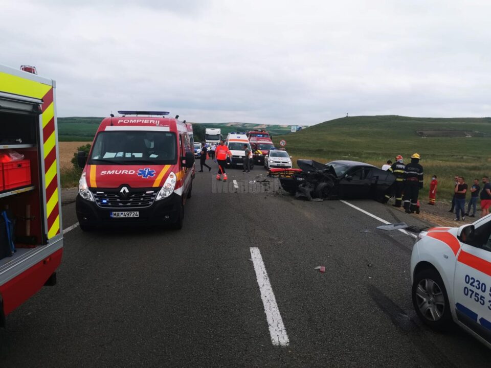 Doi tineri răniți, după ciocnirea violentă a două mașini, la Ilișești