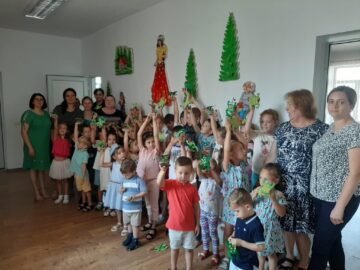 60 de preșcolari care în pandemie nu au avut acces la educație au participat la „Grădinița de vară”, organizată la Cajvana