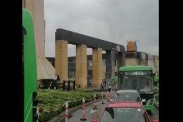 16 autobuze TPL blocate la Iulius Mall, celelalte de pe trasee nu mai intră pe acolo