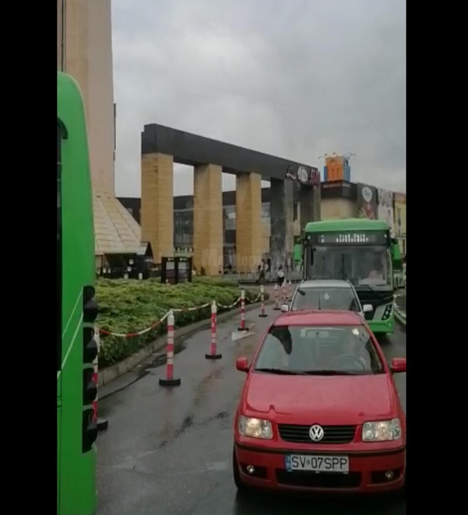 16 autobuze TPL blocate la Iulius Mall, celelalte de pe trasee nu mai intră pe acolo