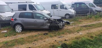 Cele două mașini implicate în accident