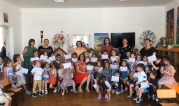 60 de preșcolari care în pandemie nu au avut acces la educație au participat la „Grădinița de vară”, organizată la Cajvana