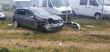 Cele două mașini implicate în accident