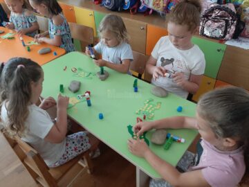 60 de preșcolari care în pandemie nu au avut acces la educație au participat la „Grădinița de vară”, organizată la Cajvana