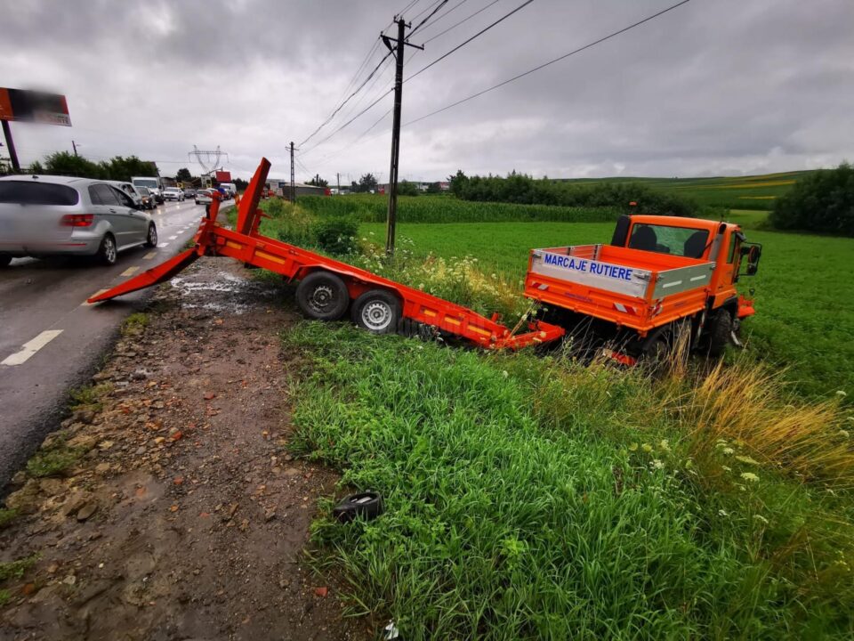 O mașină de la „marcaje rutiere” și un tir, implicate într-un nou accident, la Cumpărătura