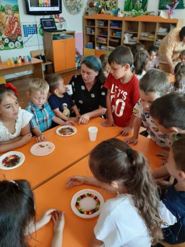 60 de preșcolari care în pandemie nu au avut acces la educație au participat la „Grădinița de vară”, organizată la Cajvana
