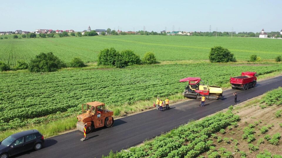 Strada Pimen Suceveanul - legătura între municipiul Suceava și satul Lisaura, modernizată în totalitate