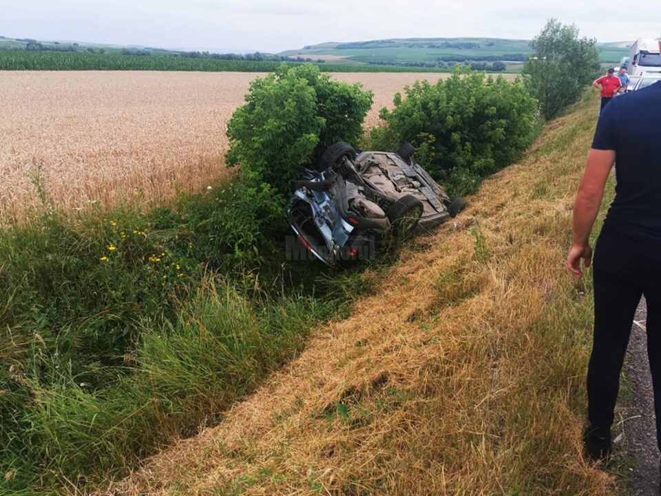 Doi tineri răniți, după ciocnirea violentă a două mașini, la Ilișești