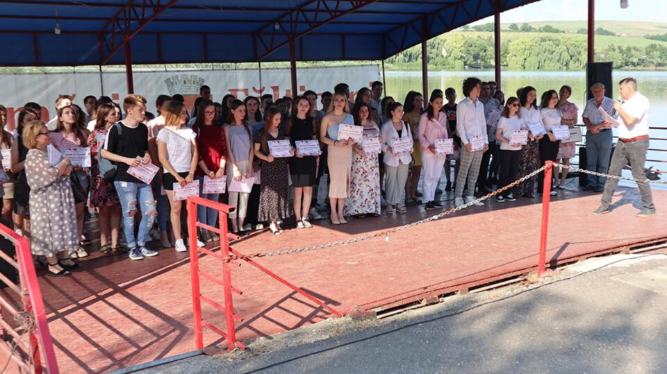 Gala Excelenței în Educație. Premii în bani pentru 102 elevi fălticeneni