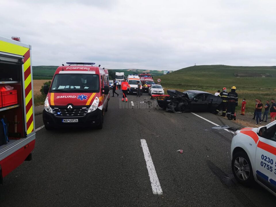 Doi tineri răniți, după ciocnirea violentă a două mașini, la Ilișești