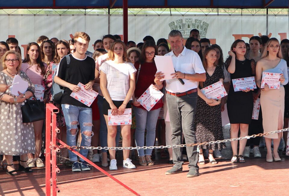 Gala Excelenței în Educație. Premii în bani pentru 102 elevi fălticeneni