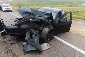 Doi tineri răniți, după ciocnirea violentă a două mașini, la Ilișești