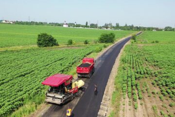 Strada Pimen Suceveanul - legătura între municipiul Suceava și satul Lisaura, modernizată, cu o suprafața carosabilă rezultată de 4.320 mp