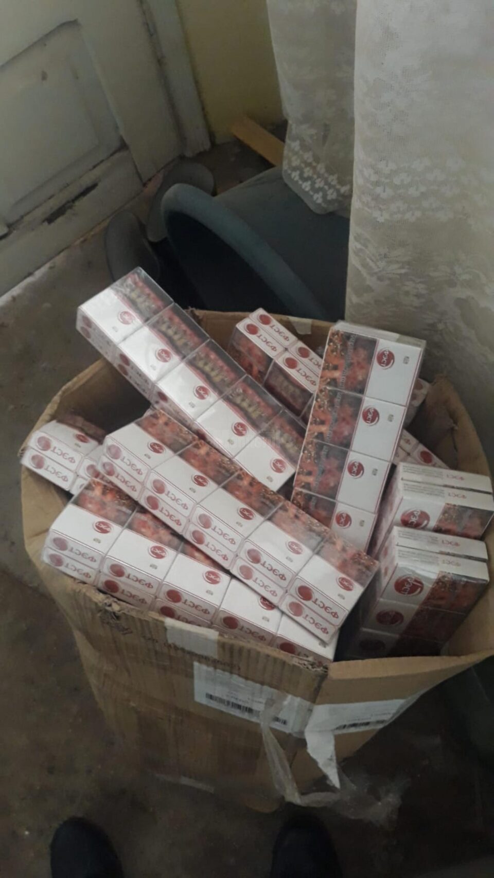 Țigări ridicate în urma percheziției la domiciliu