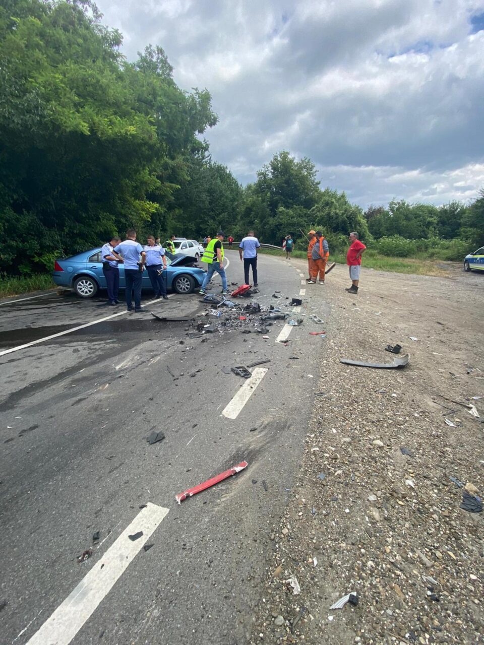 Un autoturism și un tir, ambele de Suceava, implicate într-un accident la Bacău