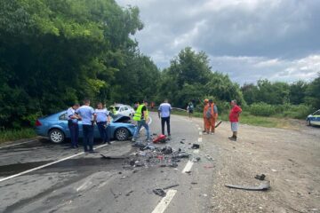 Un autoturism și un tir, ambele de Suceava, implicate într-un accident la Bacău