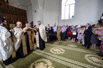 32 de cupluri au ajuns după 50 de ani în fața Sfântului Altar pentru a sărbători „Nunta de Aur”