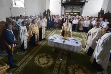 32 de cupluri au ajuns după 50 de ani în fața Sfântului Altar pentru a sărbători „Nunta de Aur”