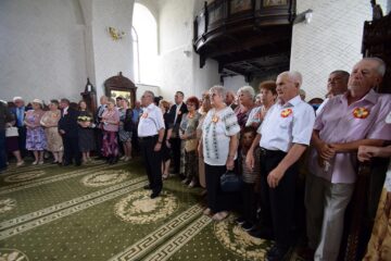 32 de cupluri au ajuns după 50 de ani în fața Sfântului Altar pentru a sărbători „Nunta de Aur”
