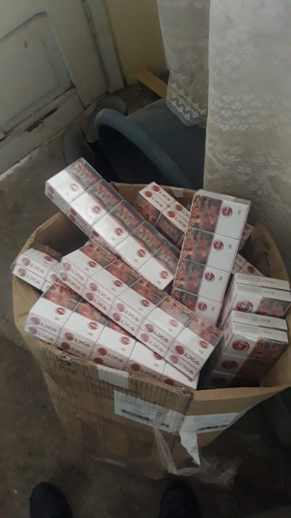 Țigări ridicate în urma percheziției la domiciliu