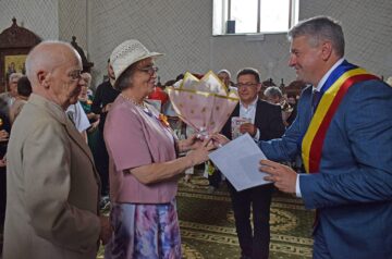 32 de cupluri au ajuns după 50 de ani în fața Sfântului Altar pentru a sărbători „Nunta de Aur”