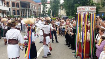 „Întâlniri Bucovinene”, la a XXXII-a ediție, în orașul de la poalele Rarăului