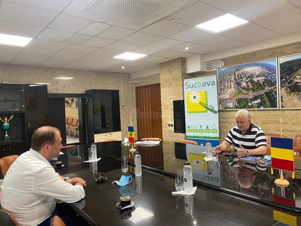 Întâlnire de lucru între primarul Sucevei, Ion Lungu, și primarul municipiului Chișinău, care au stabilit când să fie semnată înfrățirea dintre cele două orașe