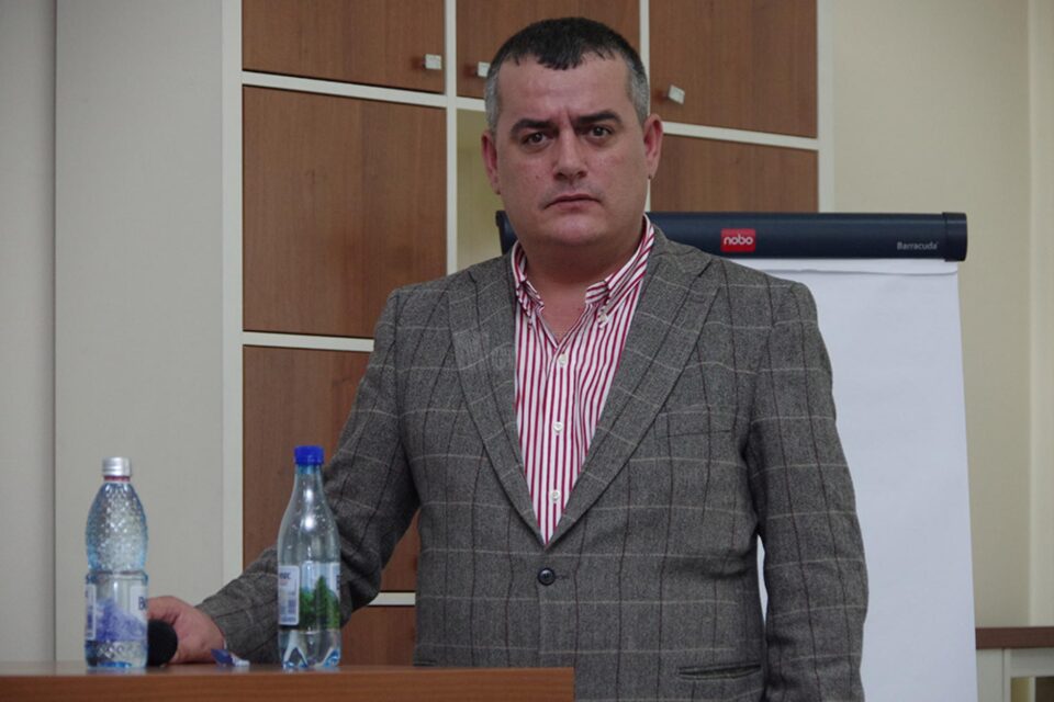 Alin Crețu, președintele Asociației Transportatorilor de Mărfuri din Bucovina și vicepreședinte al Asociației Naționale a Transportatorilor din Mărfuri din România Alin Crețu, președintele Asociației Transportatorilor de Mărfuri din Bucovina și vicepreședinte al Asociației Naționale a Transportatorilor din Mărfuri din România