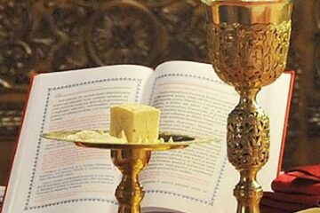 Care este începutul Sfintei Liturghii și ce semnifică el?