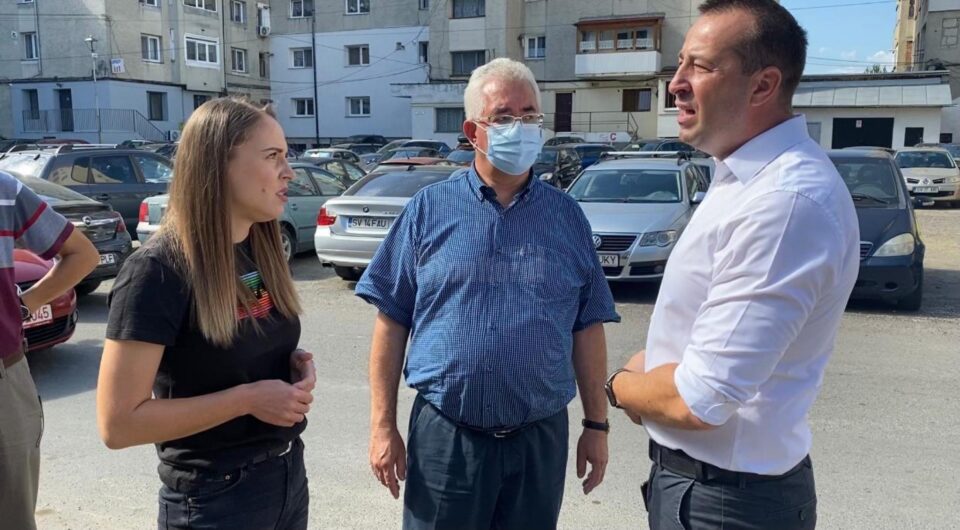 Conducerea Primăriei Suceava, verificând în teren lucrările de amenajare a parcarii din zona Bisericii Sfânta Vineri